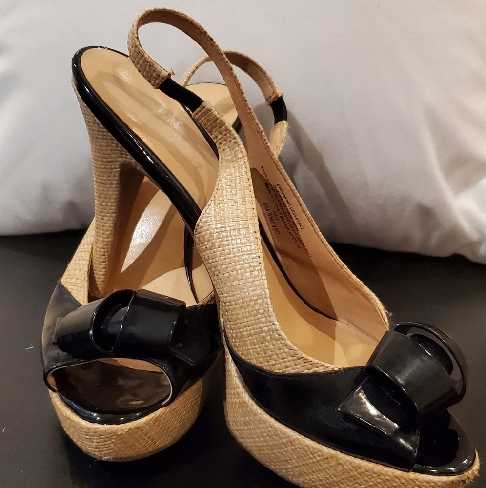 Platform sandals, Nine West, tan and black patent